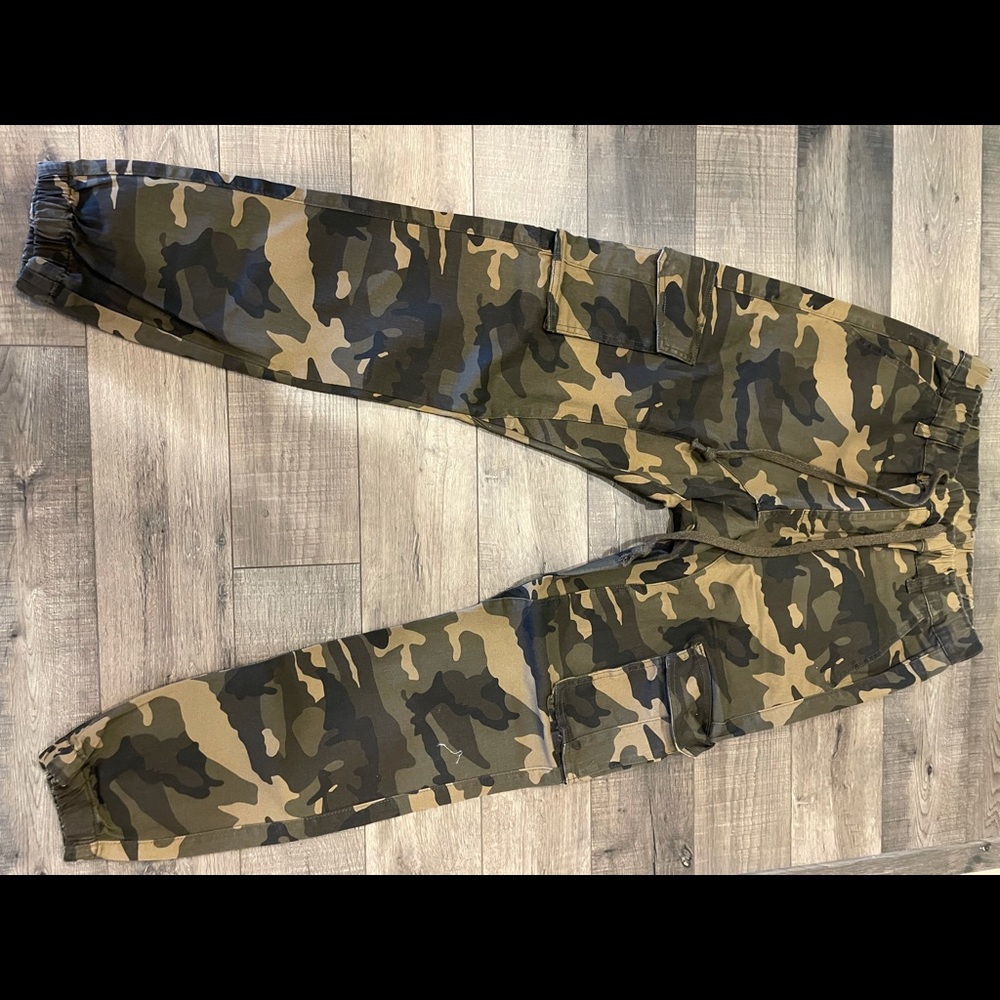 Victorious Camouflage Joggers